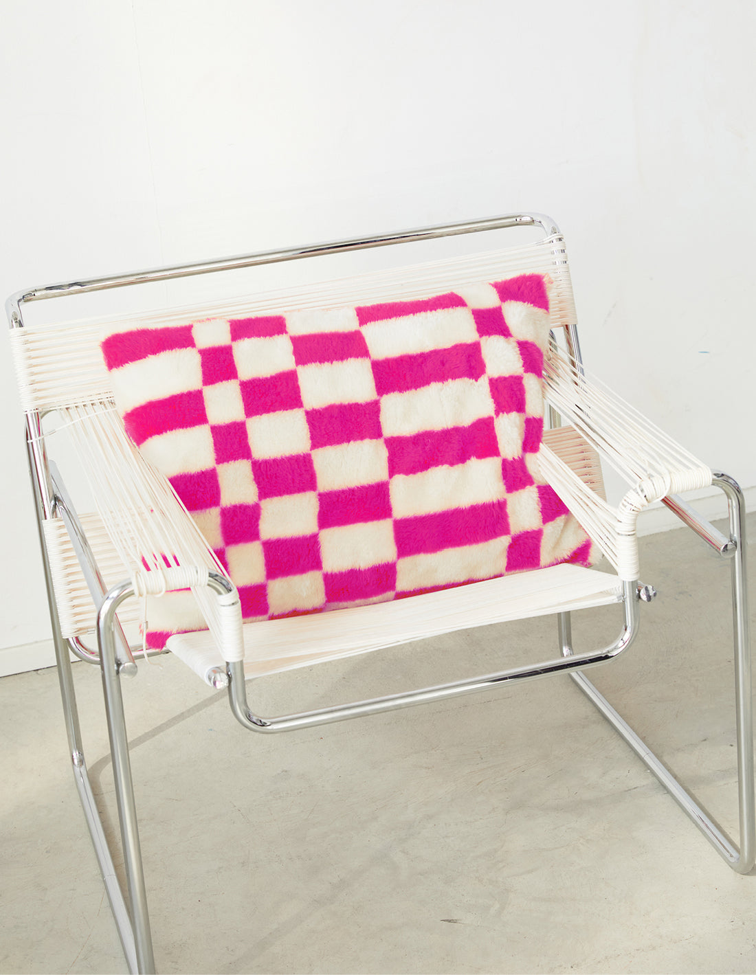 Block fluffy cushion - raspberry / beige