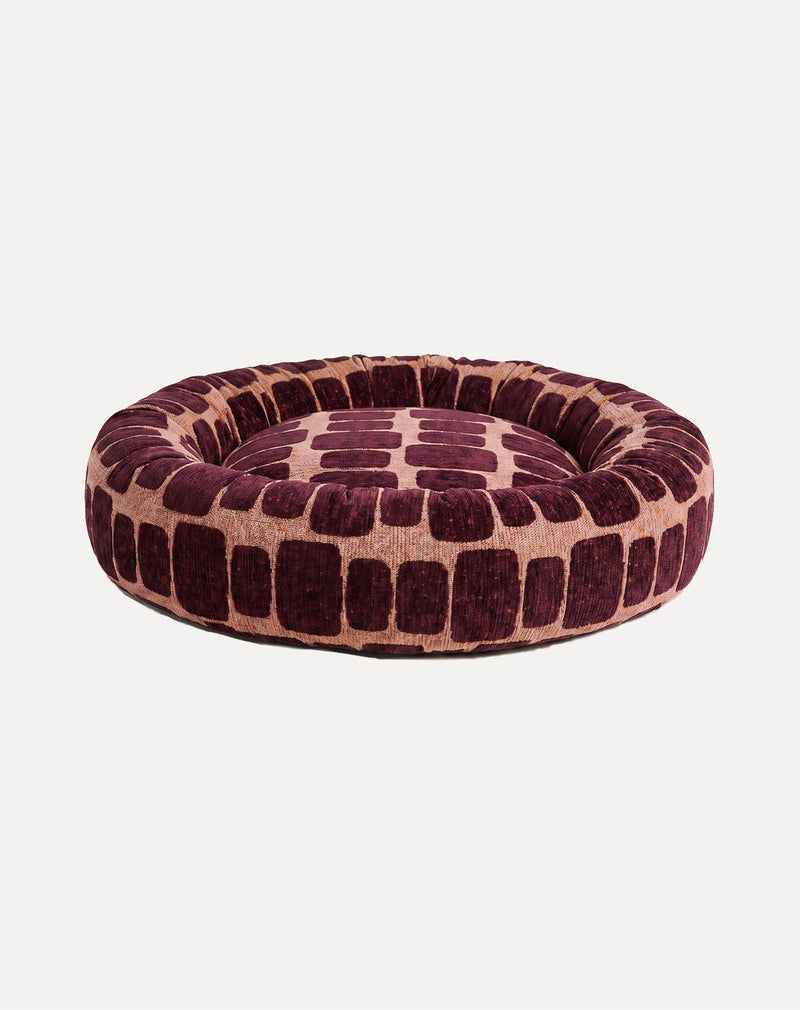 Staple stones round dog bed