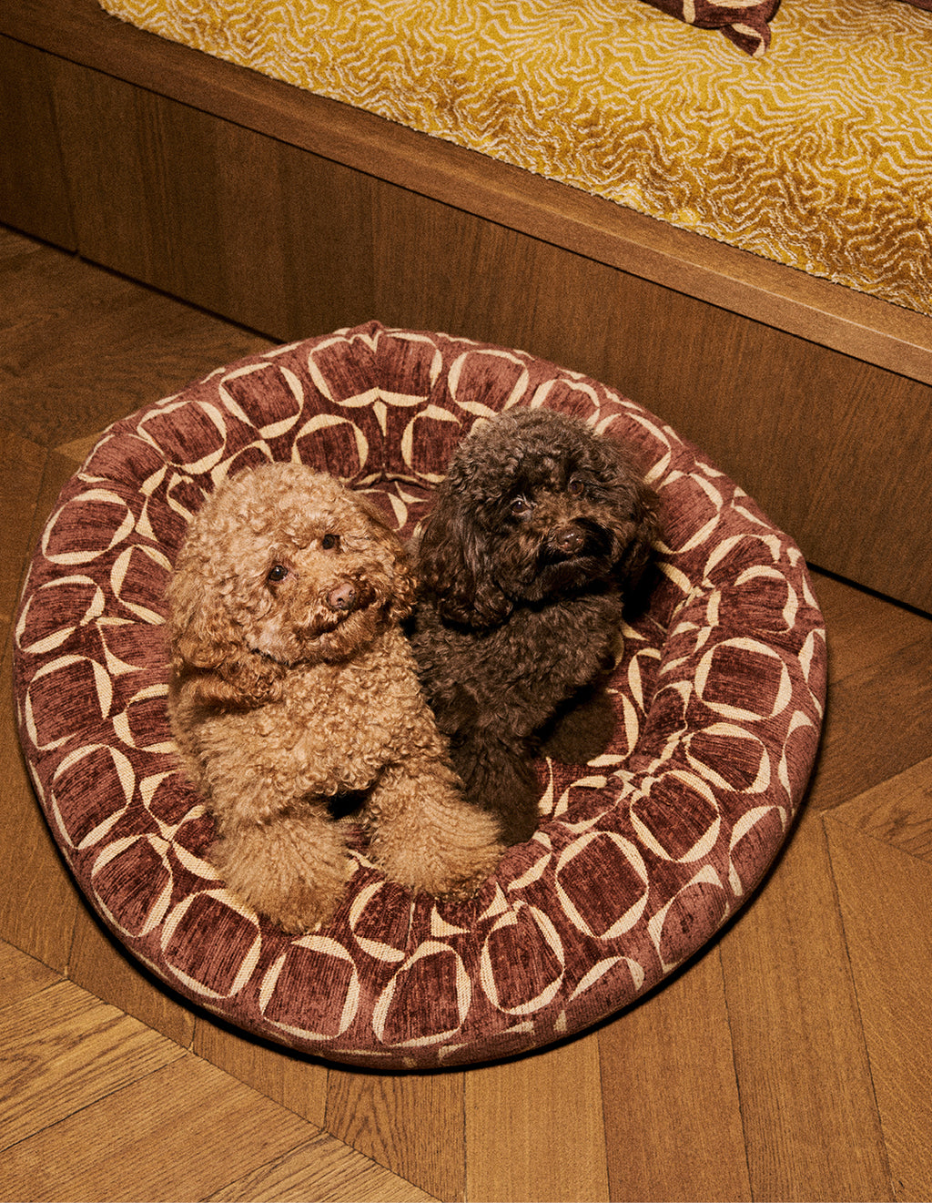Retro round dog bed