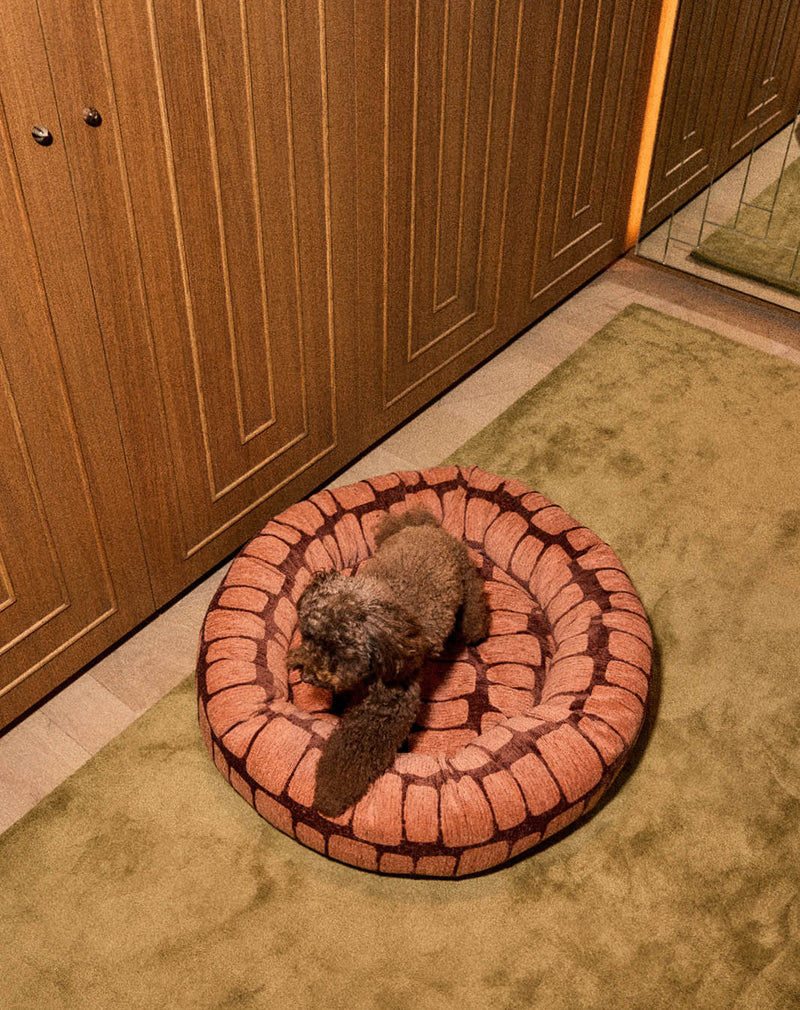 Staple stones round dog bed