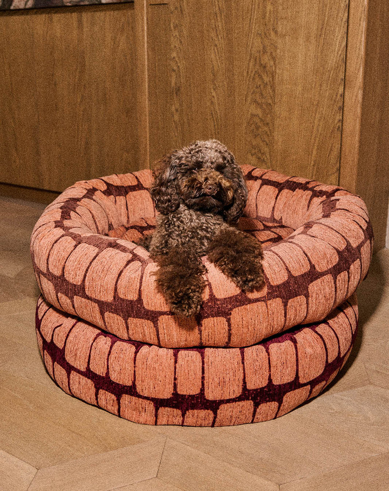 Staple stones round dog bed