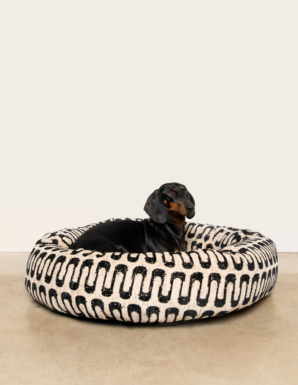 Retro wave round bed