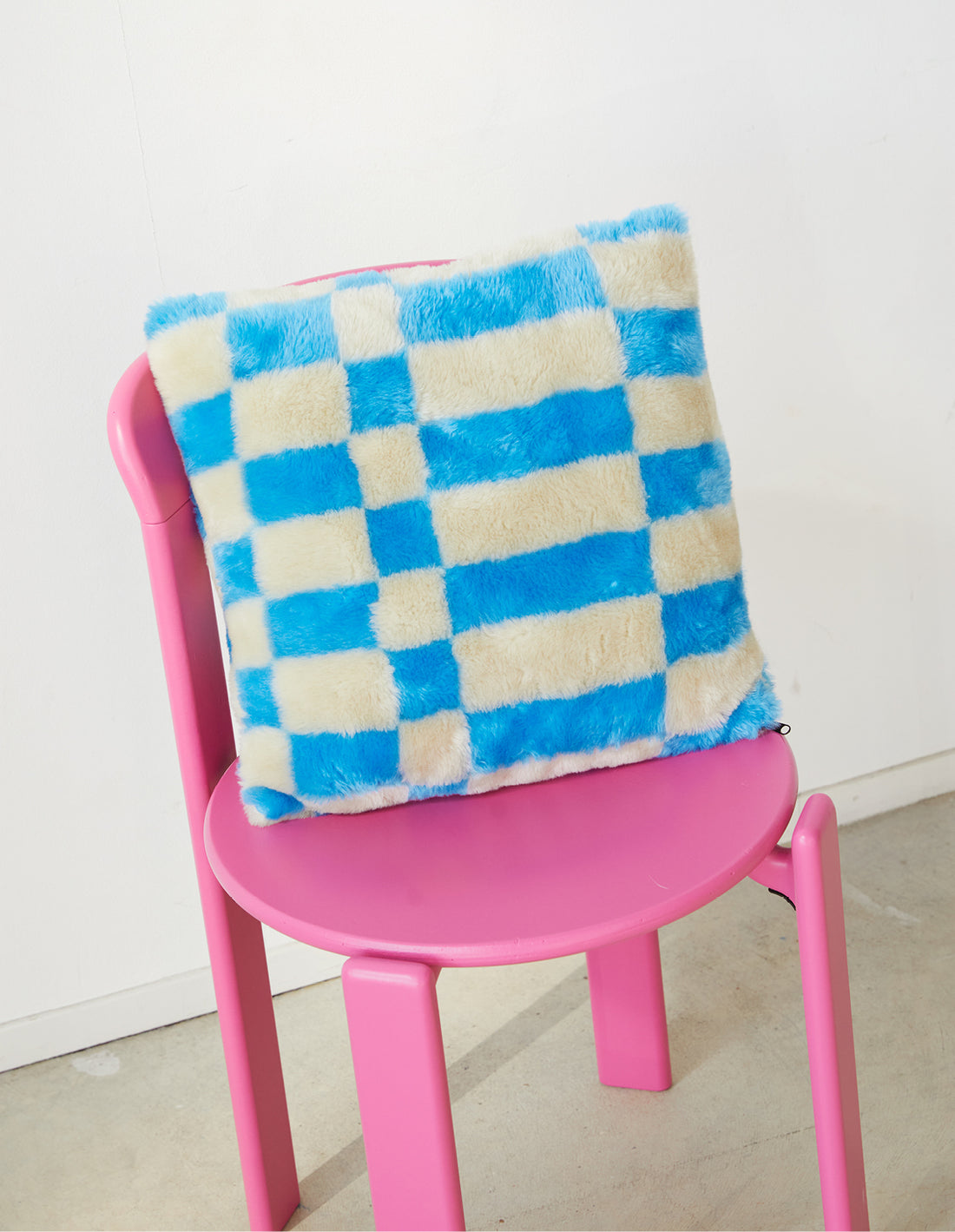 Block fluffy cushion - blue / beige