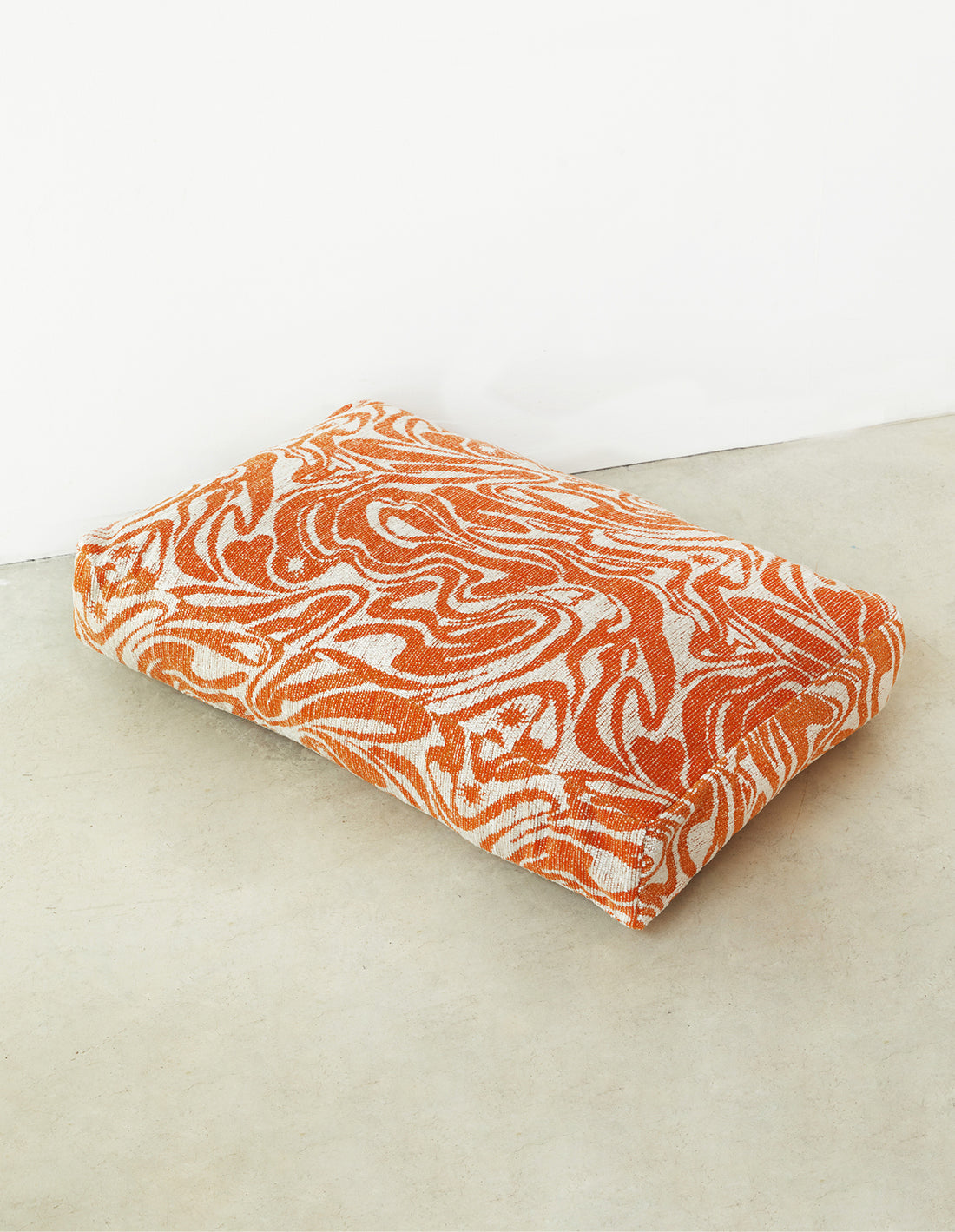 Swirl dog bed - orange / beige